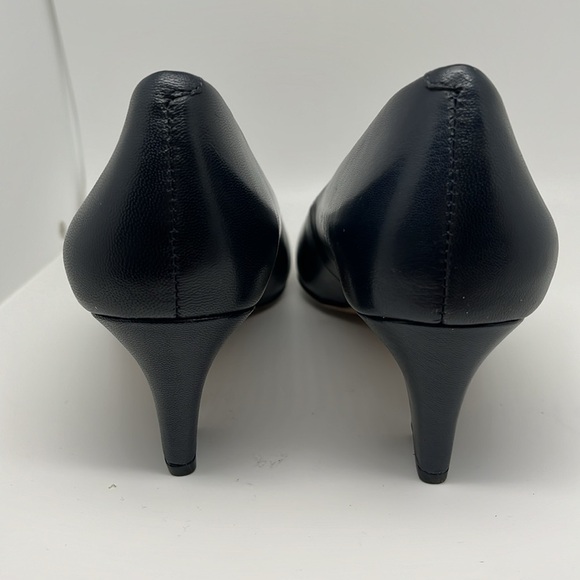 Trotters Leather Classic Slip On Pumps Dark Blue Kitten Heels Size 9.5 - NEW - Picture 6 of 11